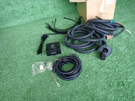 TOYOTA HILUX 15- INSTALACIJA POKLOPAC OTVORA VUČE MODUL 8545-1232 PZ457-N0564-000