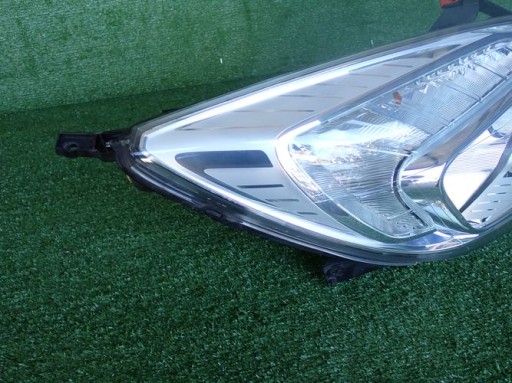 OPEL MERIVA B 10- FAR DESNA STRANA LAMPA