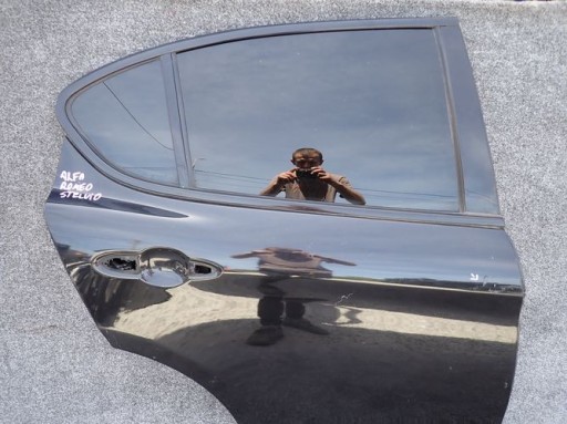ALFA ROMEO STELVIO VRATA DESNA ZADNJA ZADNJI ALFA ROMEO STELVIO VRATA DESNA ZADNJA ZADNJI