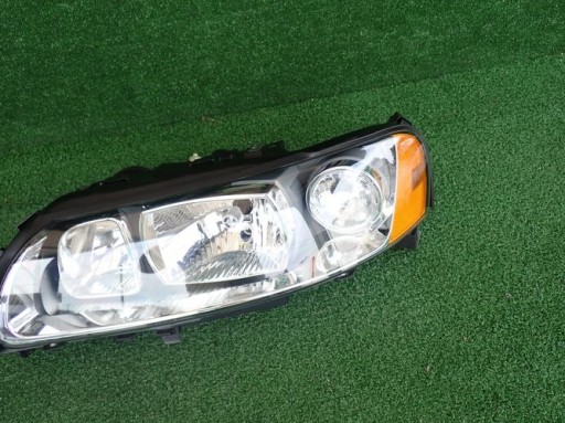 VOLVO V70 XC70 REDIZAJN FAR LIJEVA STRANA LAMPA