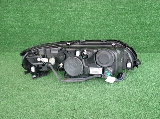 VOLVO V70 XC70 REDIZAJN FAR LIJEVA STRANA LAMPA