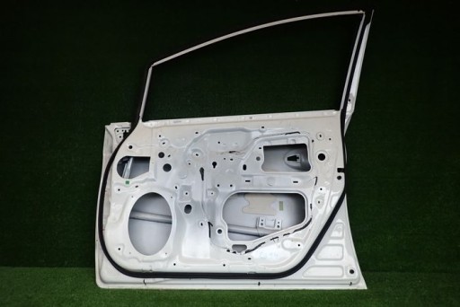 TOYOTA PRIUS 09-16 VRATA DESNA  PREDNJA STRANA