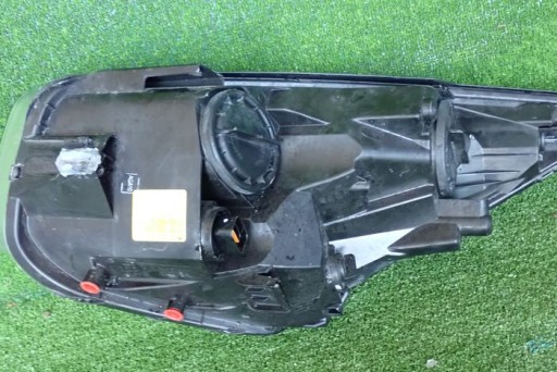 KIA VENGA 10- FAR DESNA STRANA LAMPA