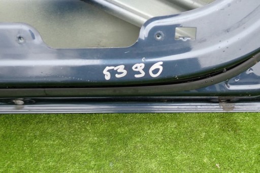 VOLVO S60 18- VRATA DESNA PREDNJA STRANA VOLVO S60 18- VRATA DESNA PREDNJA STRANA