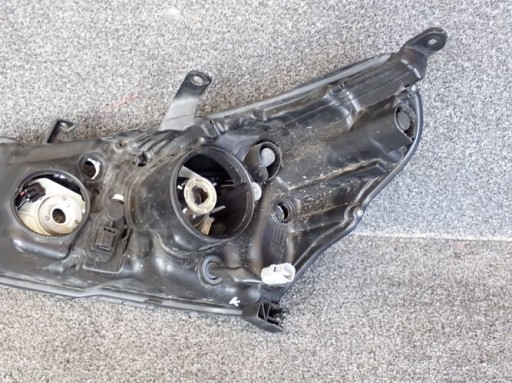 TOYOTA VERSO REDIZAJN 13- FAR DESNA STRANA LAMPA LEČA