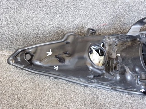 TOYOTA VERSO REDIZAJN 13- FAR DESNA STRANA LAMPA LEČA