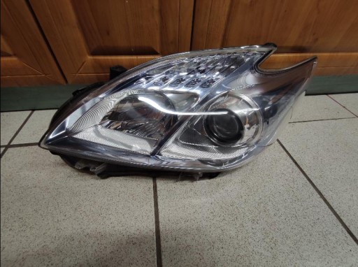 LAMPA FAR PREDNJA STRANA TOYOTA PRIUS III A045053