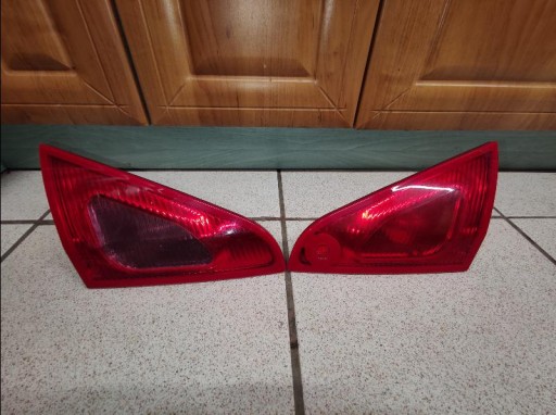 LAMPA FAR ZADNJA  STRANA W GEPEKA MITSUBISHI COLT MK6 L+D
