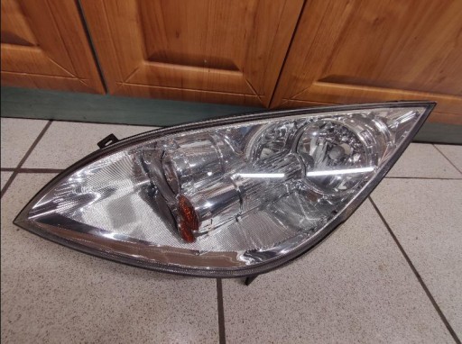 LAMPA FAR PREDNJA STRANA MITSUBISHI COLT VI 6 8301A283