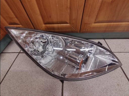 LAMPA FAR PREDNJA STRANA MITSUBISHI COLT VI 6 MR957354