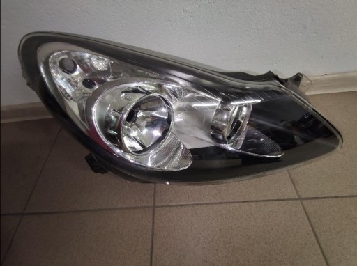 LAMPA FAR PREDNJA STRANA OPEL CORSA D 07-11 TAMNA