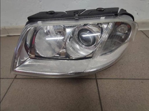 LAMPA FAR PREDNJA STRANA VW PASSAT B5 REDIZAJN 01-05