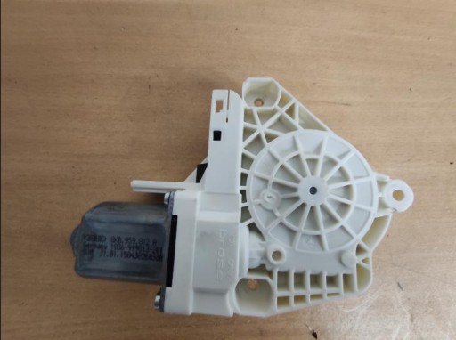 MOTOR PROZOR ZADNJA STRANA AUDI A4 B8 A3 A5 Q2 8K0959812A