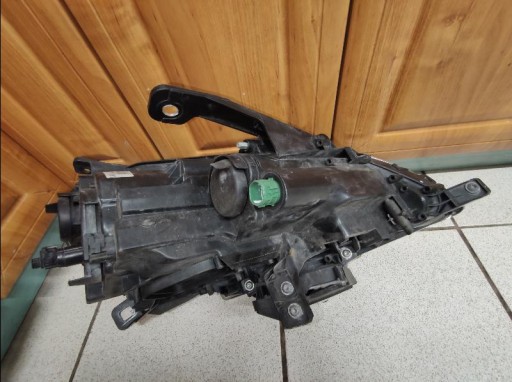 LAMPA FAR PREDNJA STRANA LANCIA DELTA III LEČA LED