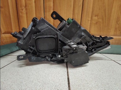 LAMPA FAR PREDNJA STRANA LANCIA DELTA III LEČA LED