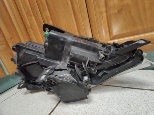 LAMPA FAR PREDNJA STRANA LANCIA DELTA III LEČA LED