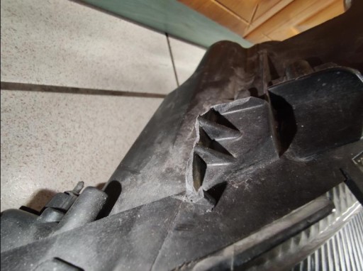 LAMPA FAR PREDNJA STRANA LANCIA DELTA III LEČA LED