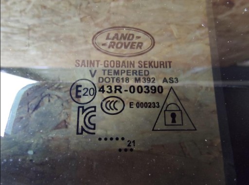 STAKLO ZADNJA BOČNI LAND ROVER DEFENDER L8B2-25828