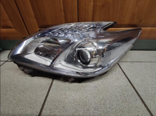 LAMPA FAR PREDNJA STRANA TOYOTA PRIUS III A045053