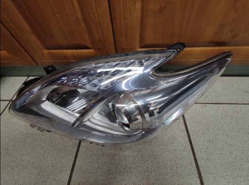 LAMPA FAR PREDNJA STRANA TOYOTA PRIUS III A045053