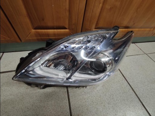 LAMPA FAR PREDNJA STRANA TOYOTA PRIUS III A045053