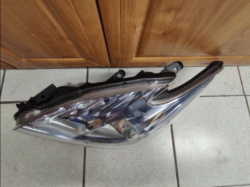 LAMPA FAR PREDNJA STRANA TOYOTA PRIUS III A045053