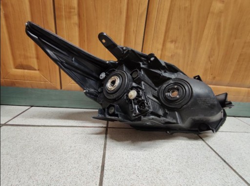 LAMPA FAR PREDNJA STRANA TOYOTA PRIUS III A045053