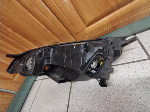 LAMPA FAR PREDNJA STRANA MITSUBISHI COLT VI 6 MR957354