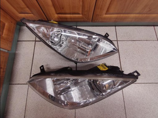 LAMPA FAR PREDNJA STRANA MITSUBISHI COLT VI 6 MR957354