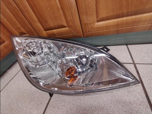 LAMPA FAR PREDNJA STRANA MITSUBISHI COLT VI 6 MR957354