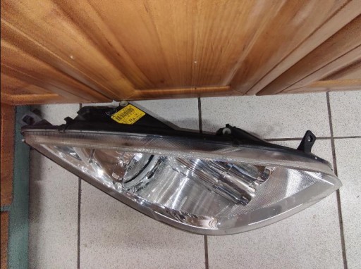 LAMPA FAR PREDNJA STRANA MITSUBISHI COLT VI 6 MR957354