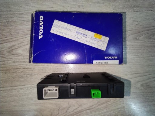 MODUL POKLOPAC OTVORA VUČE KUKA ZA VUČU VOLVO S40 V50 C70 31257593