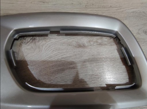 MREŽICA BRANIKA PREDNJA STRANA VOLVO XC70 30744506 LIJEVA