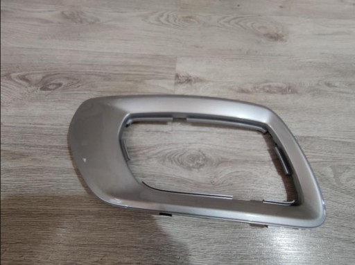 MREŽICA BRANIKA PREDNJA STRANA VOLVO XC70 30744506 LIJEVA