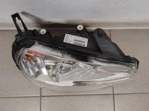 LAMPA FAR PREDNJA STRANA LADA NIVA SAMARA LAMPA FAR PREDNJA STRANA LADA NIVA SAMARA