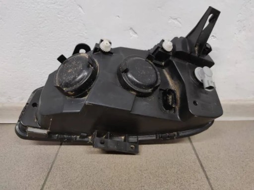 LAMPA FAR PREDNJA STRANA LADA NIVA SAMARA LAMPA FAR PREDNJA STRANA LADA NIVA SAMARA