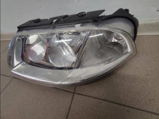 LAMPA FAR PREDNJA STRANA VW PASSAT B5 REDIZAJN 01-05