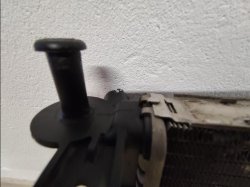 HLADNJAK VODE DIJELOVI VOLVO XC60 S60 V60 V70 XC70