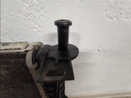 HLADNJAK VODE DIJELOVI VOLVO XC60 S60 V60 V70 XC70