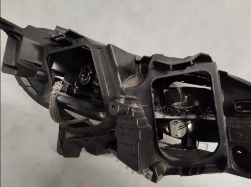 LAMPA FAR PREDNJA STRANA CITROEN JUMPY III 16- XENON
