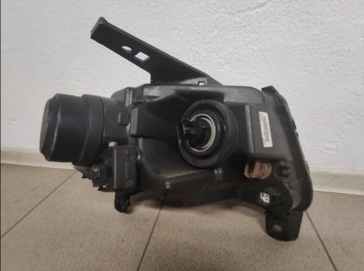 LAMPA FAR PREDNJA STRANA JEEP COMPASS MK OBICNI TAMNA