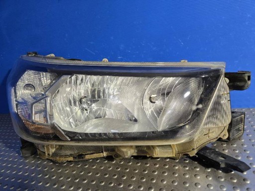 TOYOTA HILUX VIII REDIZAJN OBIČNA LAMPA FAR PREDNJA STRANA DESNA TOYOTA HILUX VIII REDIZAJN OBIČNA LAMPA FAR PREDNJA STRANA DESNA
