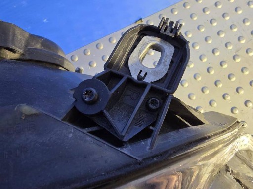 MERCEDES-BENZ B W245 05- A1698207861 LAMPA FAR PREDNJA STRANA DESNA LEČA