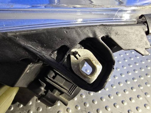 MERCEDES-BENZ B W245 05- A1698207861 LAMPA FAR PREDNJA STRANA DESNA LEČA