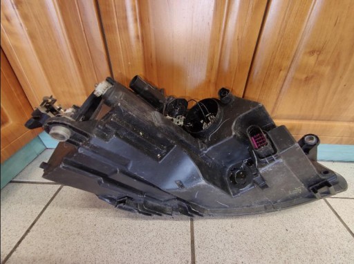 LAMPA FAR PREDNJA STRANA VW JETTA VI 5C OBICNI