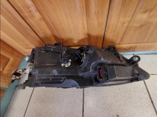 LAMPA FAR PREDNJA STRANA VW JETTA VI 5C OBICNI
