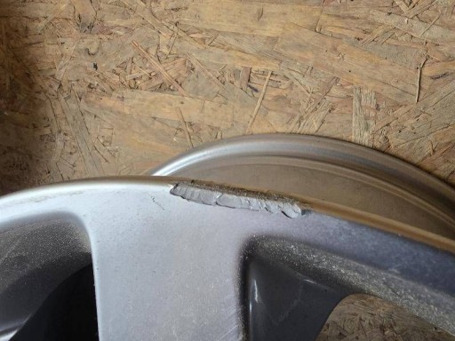 FELGA ALUMINIJSKA 17 VOLVO S80 S40 S60 C30 7JX17 ET50 31280052 FELGA ALUMINIJSKA 17 VOLVO S80 S40 S60 C30 7JX17 ET50 31280052