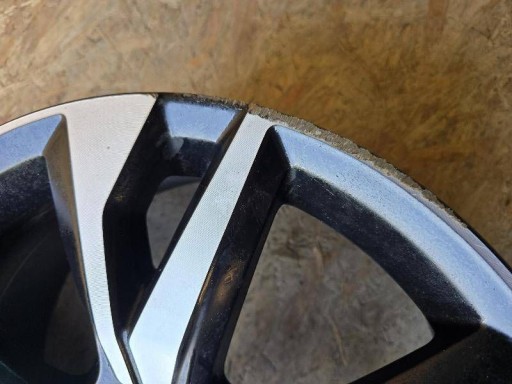 FELGA ALUMINIJSKA 18 VOLVO S60 V60 V90 8JX18H2 ET42 31471482 FELGA ALUMINIJSKA 18 VOLVO S60 V60 V90 8JX18H2 ET42 31471482