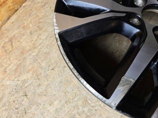 FELGA ALUMINIJSKA 18 VOLVO V60 S60 8JX18H2 ET42 31471482 FELGA ALUMINIJSKA 18 VOLVO V60 S60 8JX18H2 ET42 31471482
