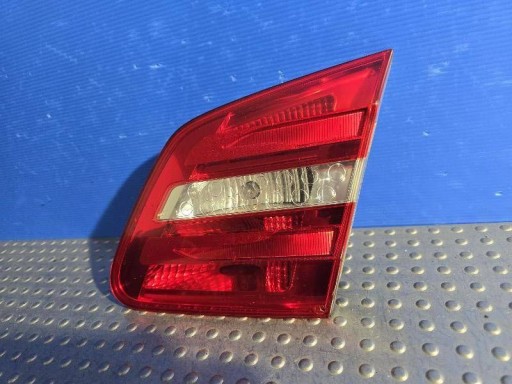 LAMPA FAR ZADNJA W KLAPIE ZADNJI STRANA DESNA MERCEDES-BENZ B W246 A2469066400 LAMPA FAR ZADNJA W KLAPIE ZADNJI STRANA DESNA MERCEDES-BENZ B W246 A2469066400